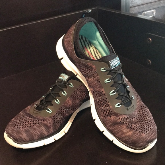 skechers stretch fit sneakers